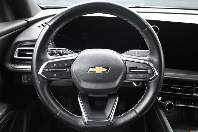 Used 2025 Chevrolet Traverse LT AWD/4WD image 16