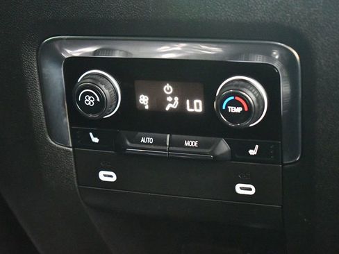 Used 2022 Chevrolet Suburban RST w/ Sport Performance Package image 45