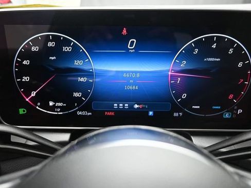 Used 2025 Mercedes-Benz GLC 300 image 10