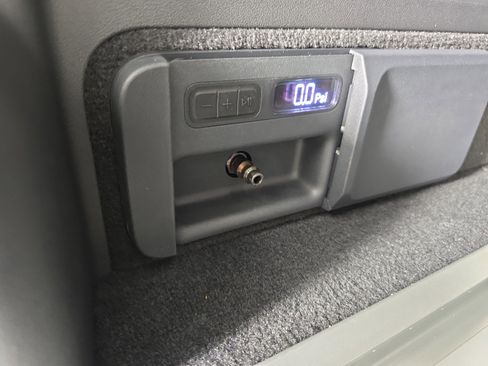 Used 2023 Rivian R1S Adventure AWD/4WD image 30