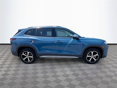 New 2025 Volkswagen Tiguan SE image 8