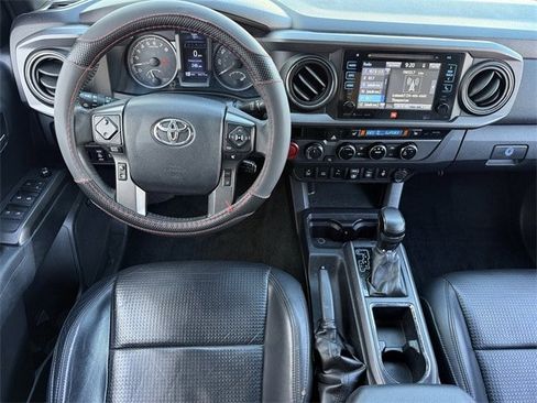 Used 2018 Toyota Tacoma TRD Sport image 12
