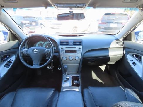 Used 2010 Toyota Camry LE image 16