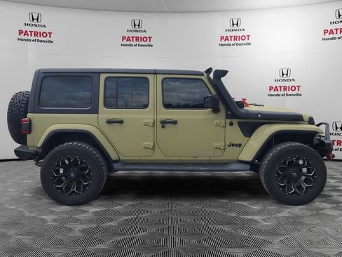 Used 2018 Jeep Wrangler Unlimited Sahara AWD/4WD image 6