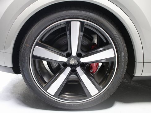 New 2025 Porsche Cayenne Turbo image 13