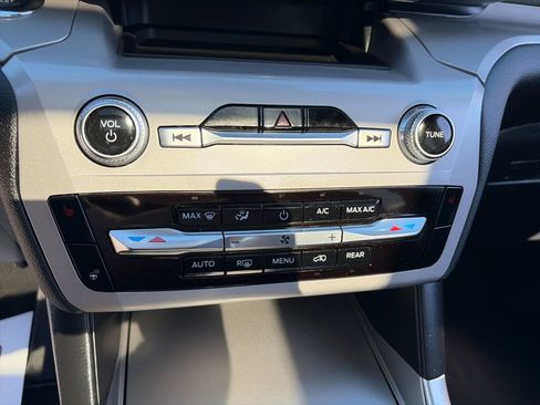 Used 2023 Ford Explorer XLT w/ Equipment Group 202A image 21