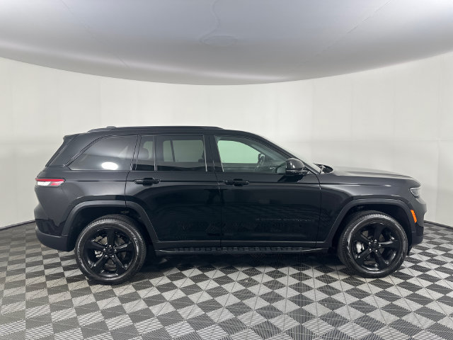 Certified 2025 Jeep Grand Cherokee Limited w/ Black Appearance Package AWD/4WD image 28