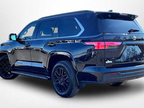 Used 2024 Toyota Sequoia SR5 w/ SR5 Premium Package image 5