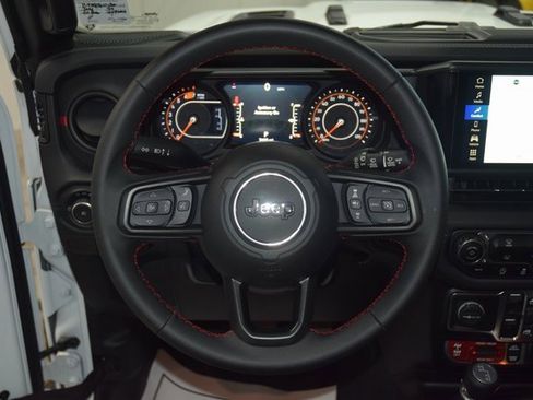 Used 2024 Jeep Wrangler Unlimited Rubicon image 38