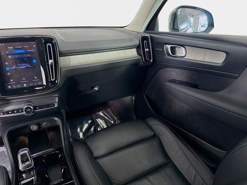 Used 2023 Volvo XC40 B4 Ultimate image 27