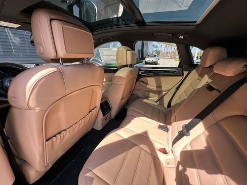 Used 2025 Porsche Macan image 27