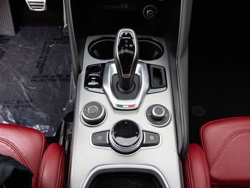 Used 2023 Alfa Romeo Giulia Veloce image 38