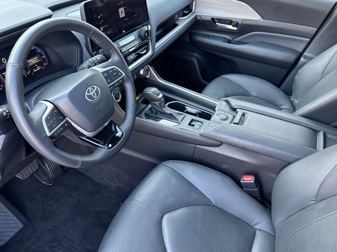 Used 2025 Toyota Grand Highlander AWD image 10