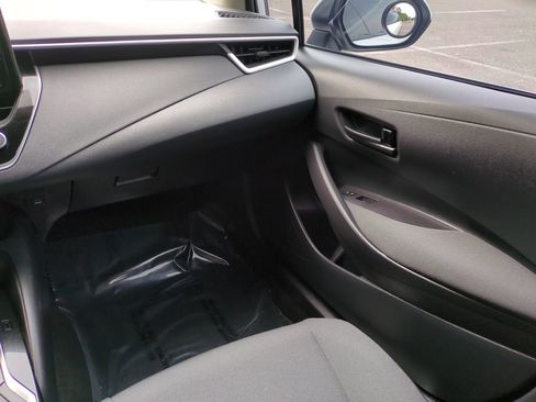 Used 2025 Toyota Corolla LE FWD image 16