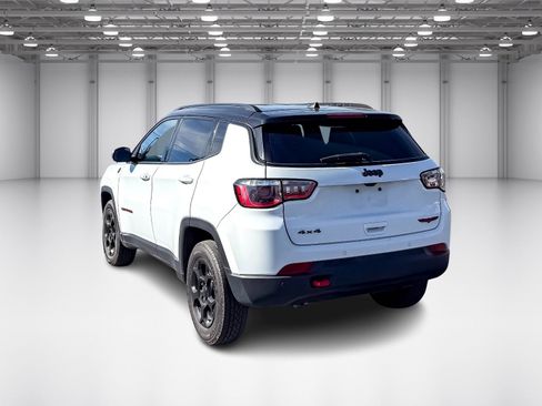 Used 2023 Jeep Compass Trailhawk image 3