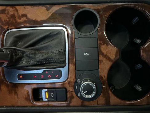 Used 2012 Volkswagen Touareg TDI image 21