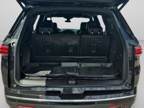 Used 2023 Chevrolet Traverse High Country w/ LPO, Floor Liner Package AWD/4WD image 9