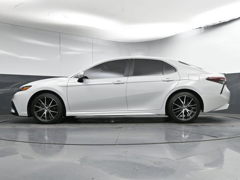 Used 2023 Toyota Camry SE image 29