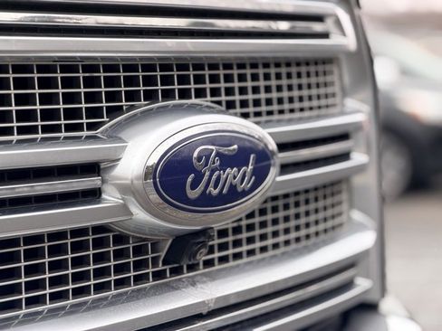 Used 2015 Ford F150 Platinum w/ Equipment Group 701A Luxury image 29