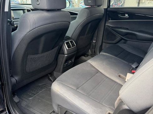Used 2020 Kia Sorento LX FWD image 18