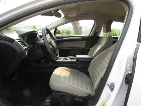 Used 2019 Ford Fusion S FWD image 11