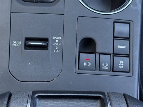 Used 2024 Toyota Highlander LE image 21