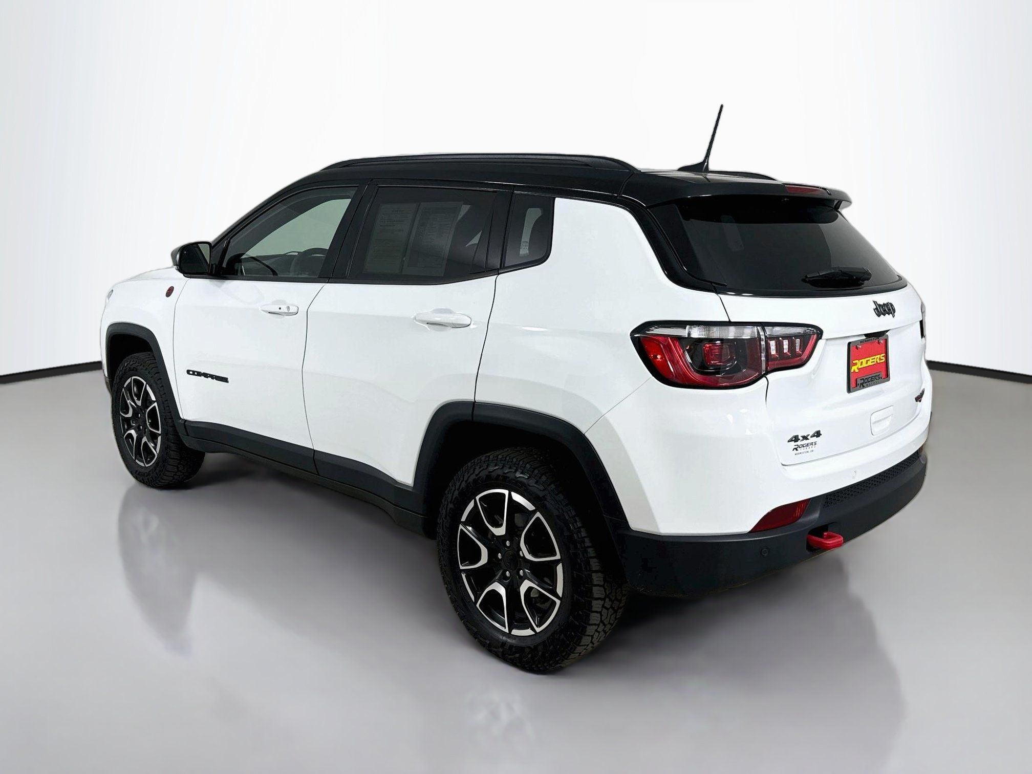 Used 2024 Jeep Compass Trailhawk AWD/4WD image 6