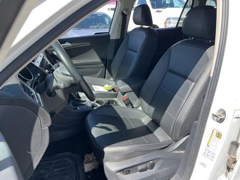 Used 2020 Volkswagen Tiguan SE image 19