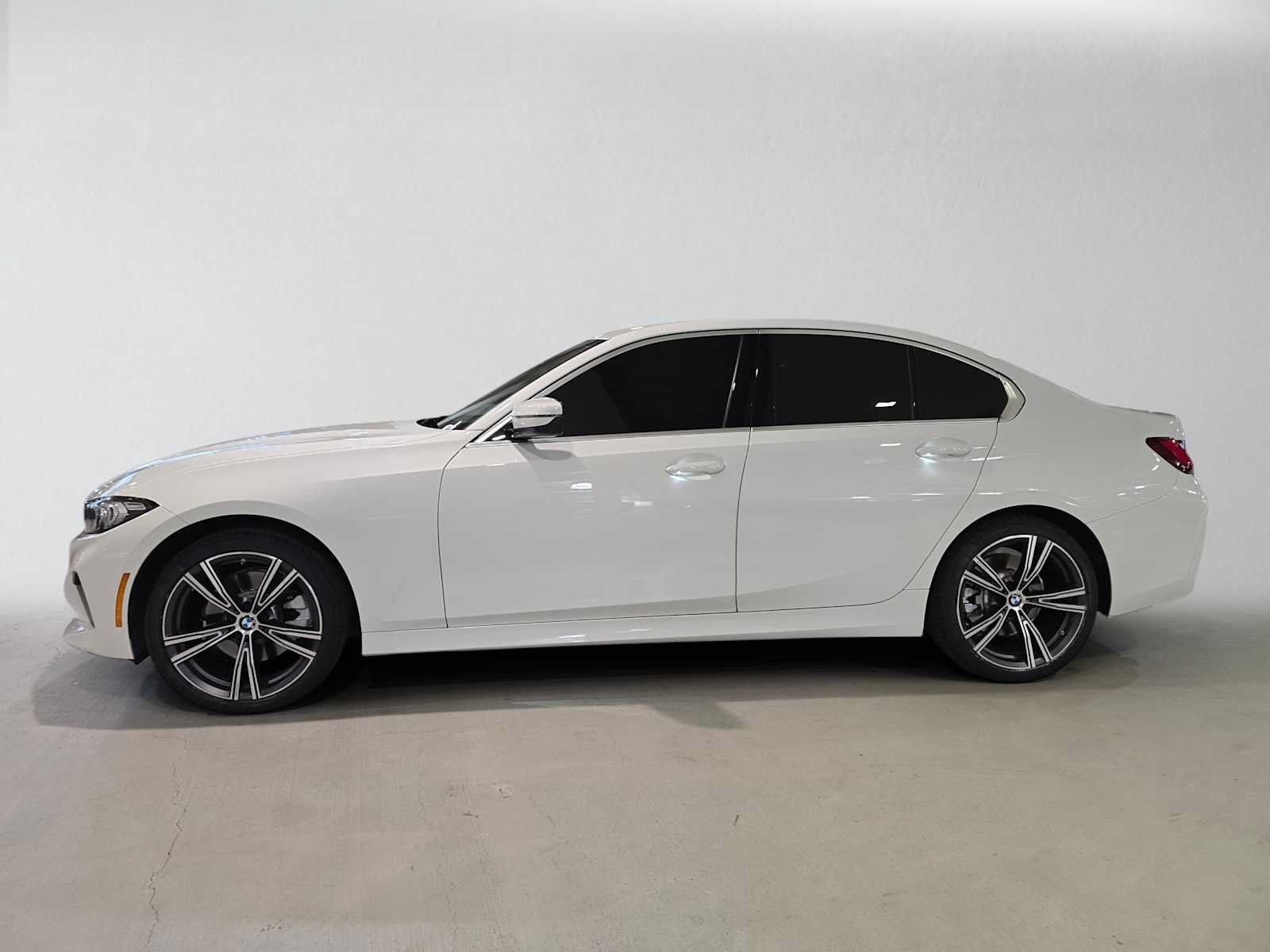 Used 2024 BMW 330i xDrive Sedan w/ Convenience Package AWD/4WD image 6