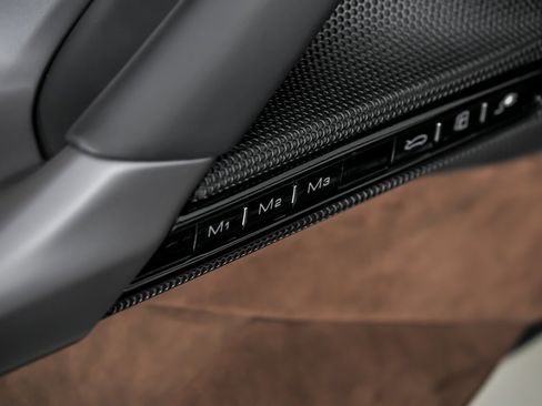 Used 2024 Ferrari SF90 Spider image 21