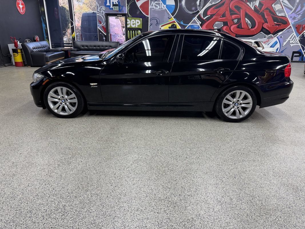 Used 2011 BMW 335i xDrive Sedan AWD/4WD image 2