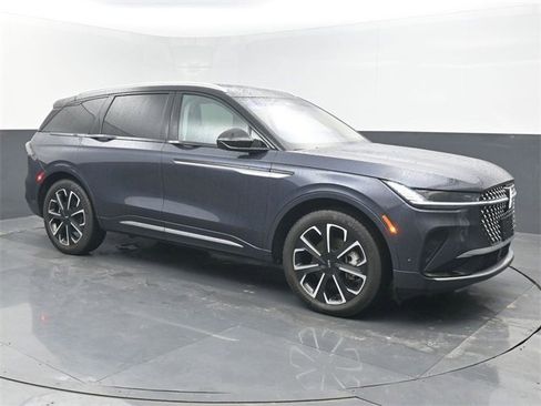 Used 2024 Lincoln Nautilus Reserve w/ Equipment Group 202A image 7