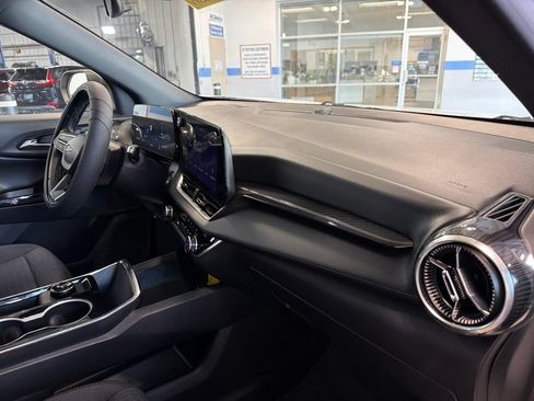 Used 2026 Chevrolet Equinox LT AWD/4WD image 31