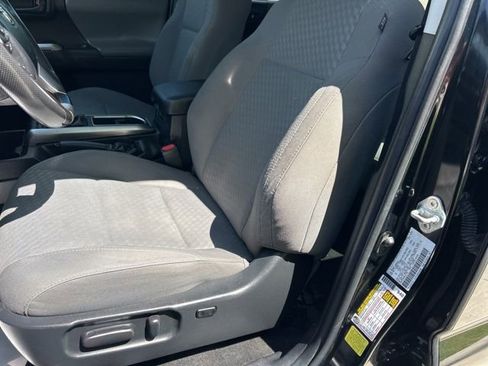 Used 2022 Toyota Tacoma SR5 w/ Technology Package image 8