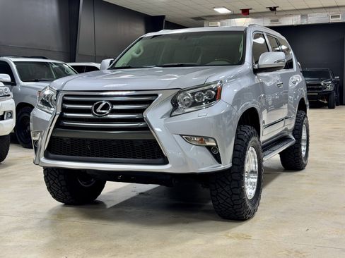 Used 2014 Lexus GX 460 w/ Premium Package image 2