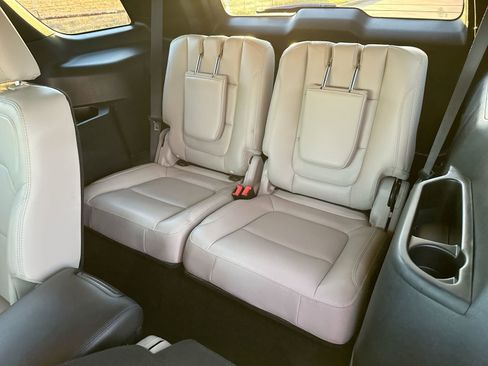 Used 2019 Ford Explorer Limited w/ Ford Safe & Smart Package image 23