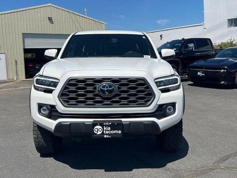 Used 2021 Toyota Tacoma TRD Off-Road w/ Technology Package AWD/4WD image 4