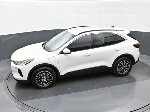 Used 2023 Ford Escape SE image 32