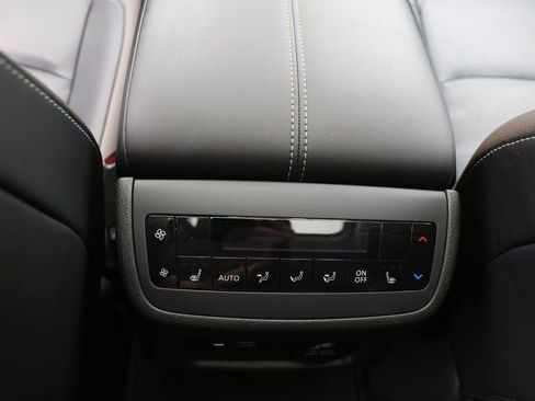 Used 2023 Nissan Pathfinder Platinum image 10