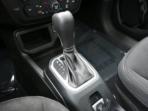 Used 2020 Jeep Renegade Altitude FWD image 26