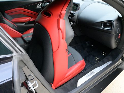 Used 2019 Aston Martin V8 Vantage Coupe image 40