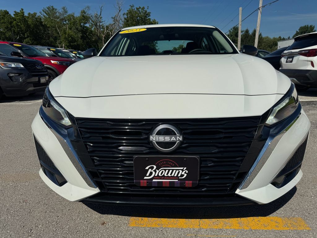 Used 2025 Nissan Altima 2.5 S FWD image 2