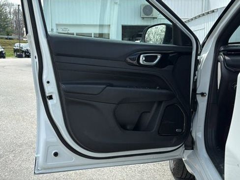 Used 2025 Jeep Compass Limited w/ High Altitude Package image 12