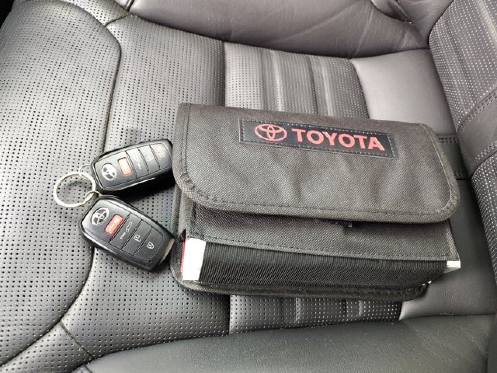 Used 2024 Toyota Sequoia Capstone AWD/4WD image 23