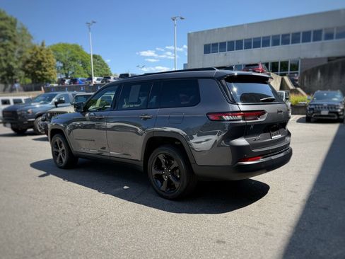 Used 2023 Jeep Grand Cherokee L Laredo AWD/4WD image 12