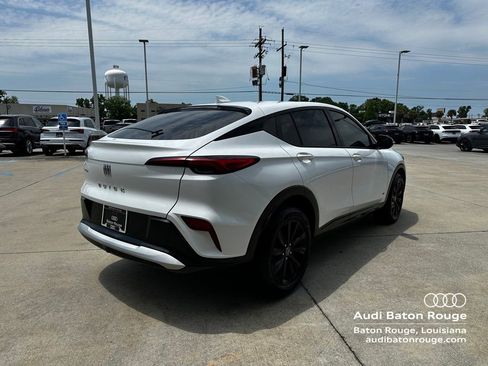 Used 2025 Buick Envista Sport Touring w/ Convenience II Package FWD image 5