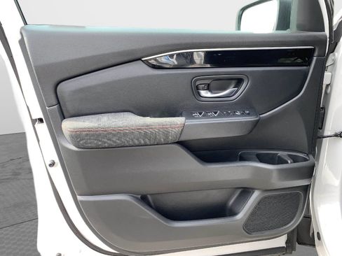 Used 2023 Honda Pilot Sport image 11