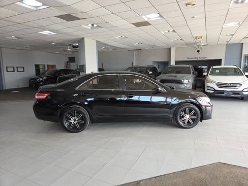 Used 2010 Toyota Camry LE FWD image 8