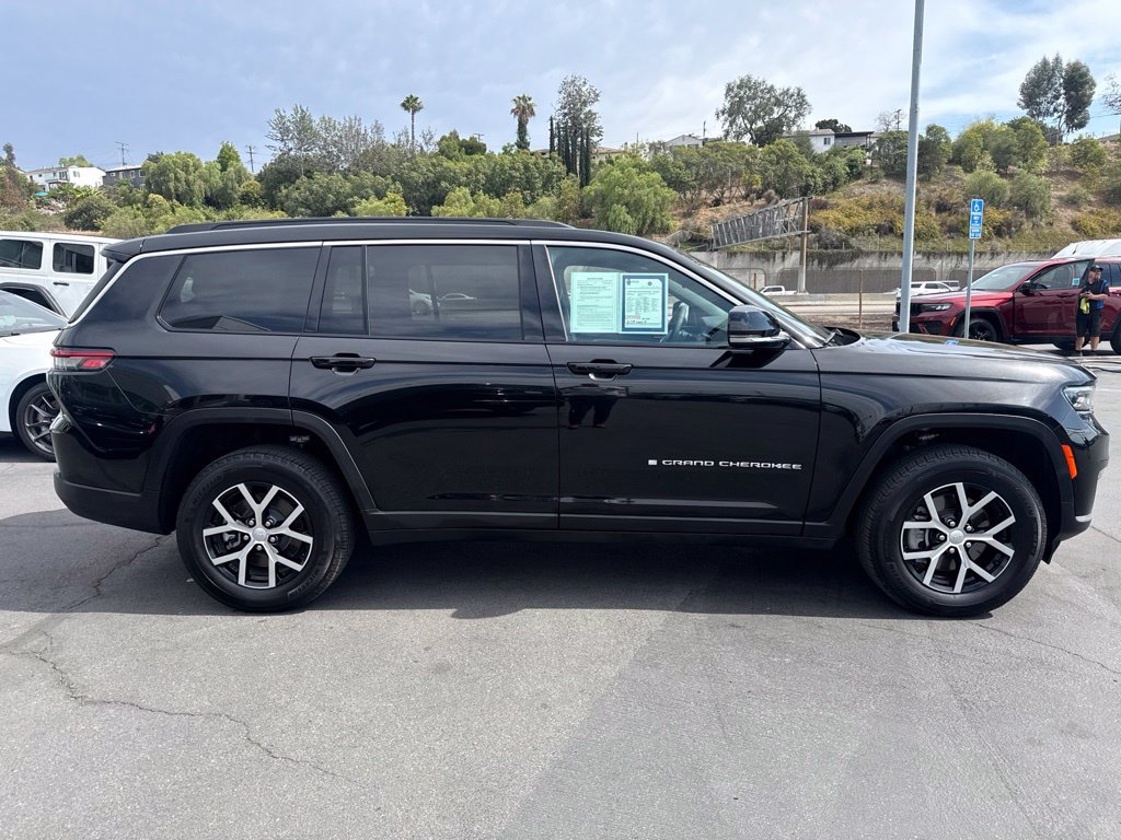 Used 2025 Jeep Grand Cherokee L Limited AWD/4WD image 9