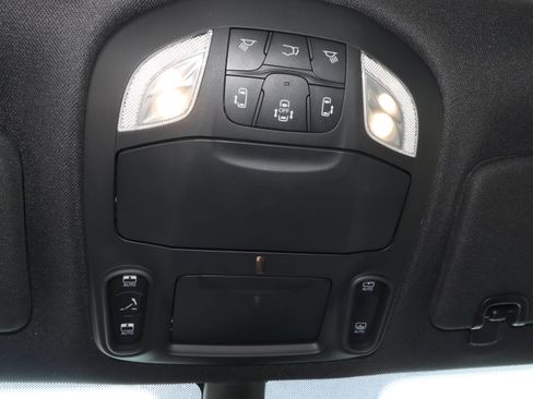 Used 2025 Chrysler Pacifica Limited FWD image 21